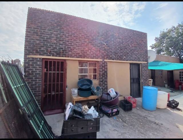 4 BEDROOM HOUSE FOR SALE IN SESHEGO B